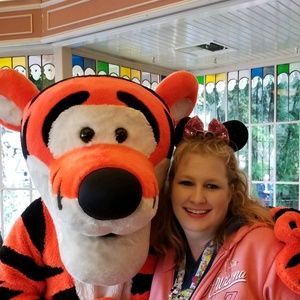 Meet your Posher, Ellena